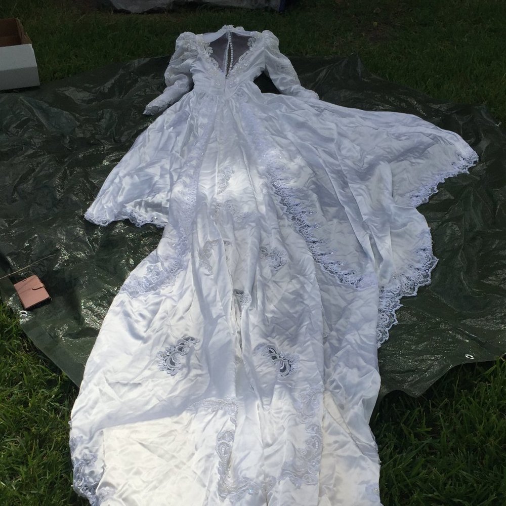 Gorgeous Wedding Dress -Make payments thru Affirm!